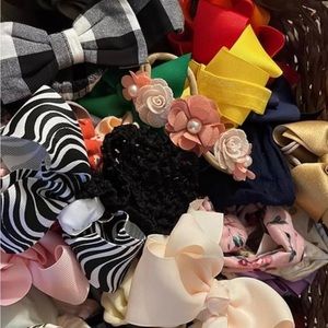 Lot of mystery headband bows 🎀